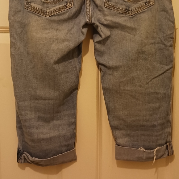 Women's Express jean capris - Picture 4 of 7